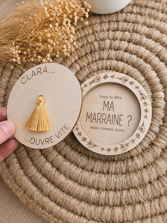 Plaque surprise personnalisée “Veux-tu être ma marraine ?” en bois gravé